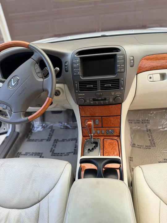 2004 Lexus LS 3rd Gen - Image 13 of 15