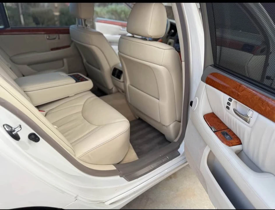2004 Lexus LS 3rd Gen - Image 11 of 13