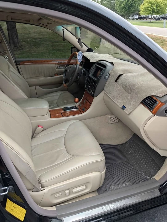 2004 Lexus LS 3rd Gen - Image 10 of 16
