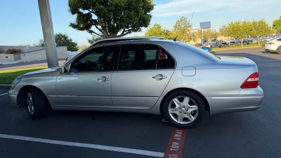 2004 Lexus LS 3rd Gen - Image 3 of 11