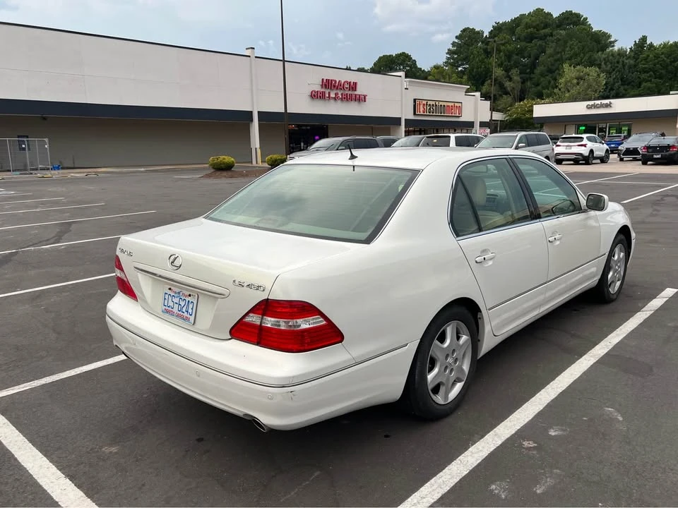 2004 Lexus LS 3rd Gen - Image 16 of 20