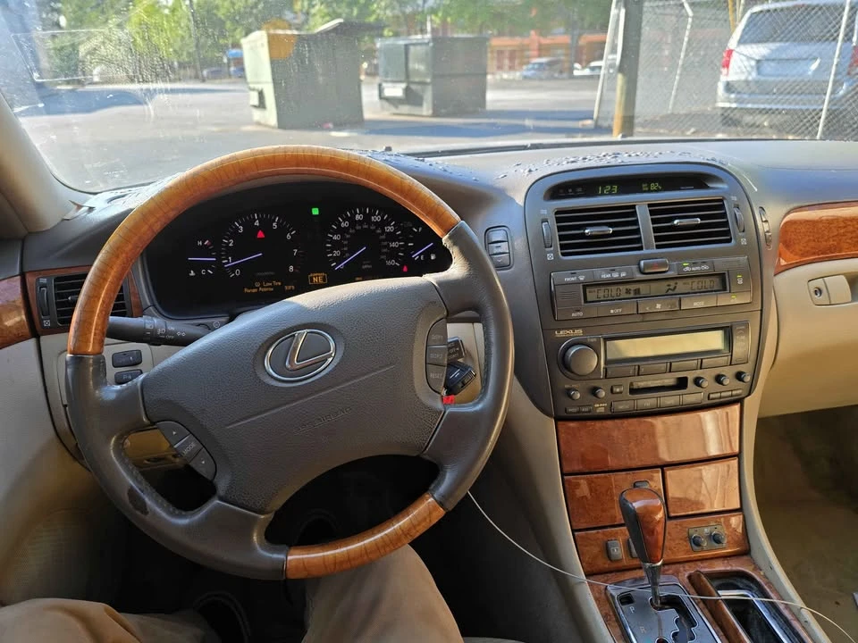 2004 Lexus LS 3rd Gen - Image 11 of 13