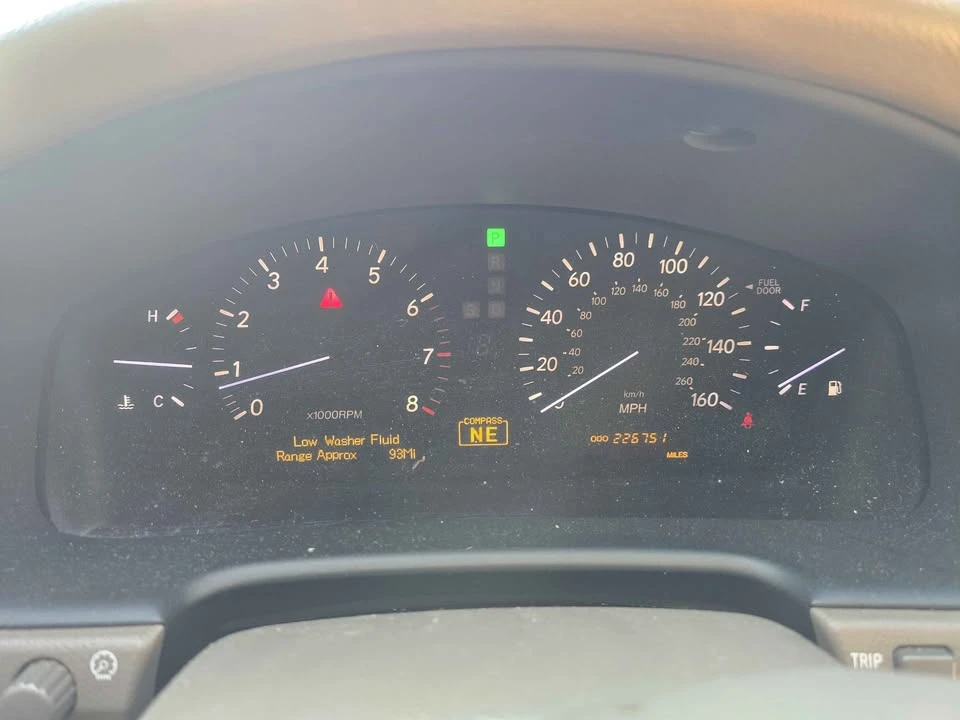 2004 Lexus LS 3rd Gen - Image 10 of 13