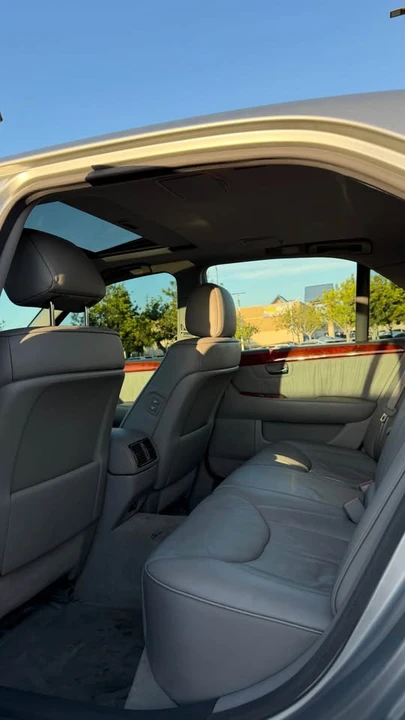 2004 Lexus LS 3rd Gen - Image 11 of 11