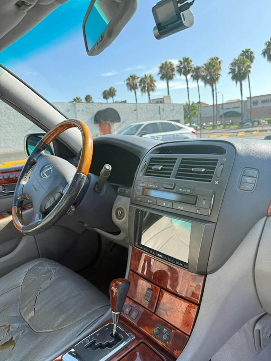 2004 Lexus LS 3rd Gen - Image 15 of 18
