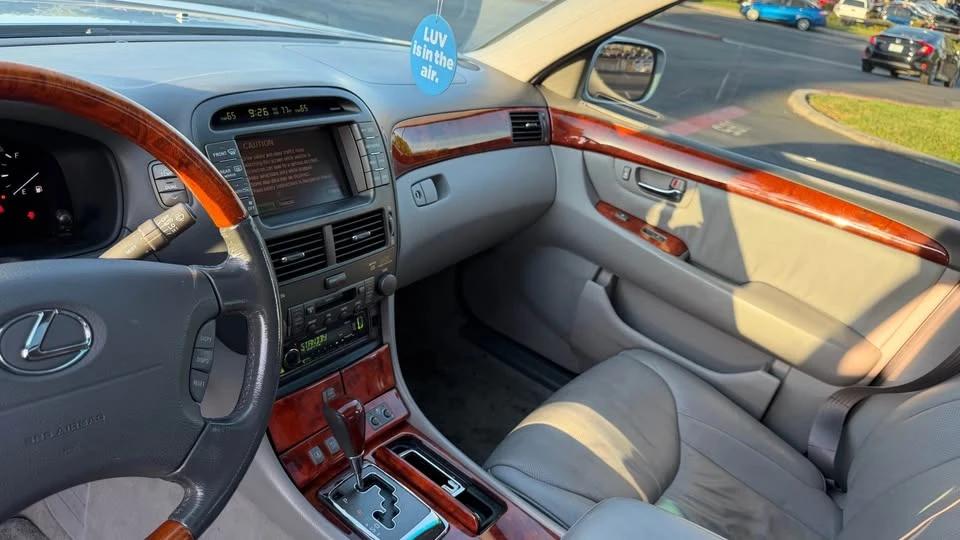 2004 Lexus LS 3rd Gen - Image 10 of 11