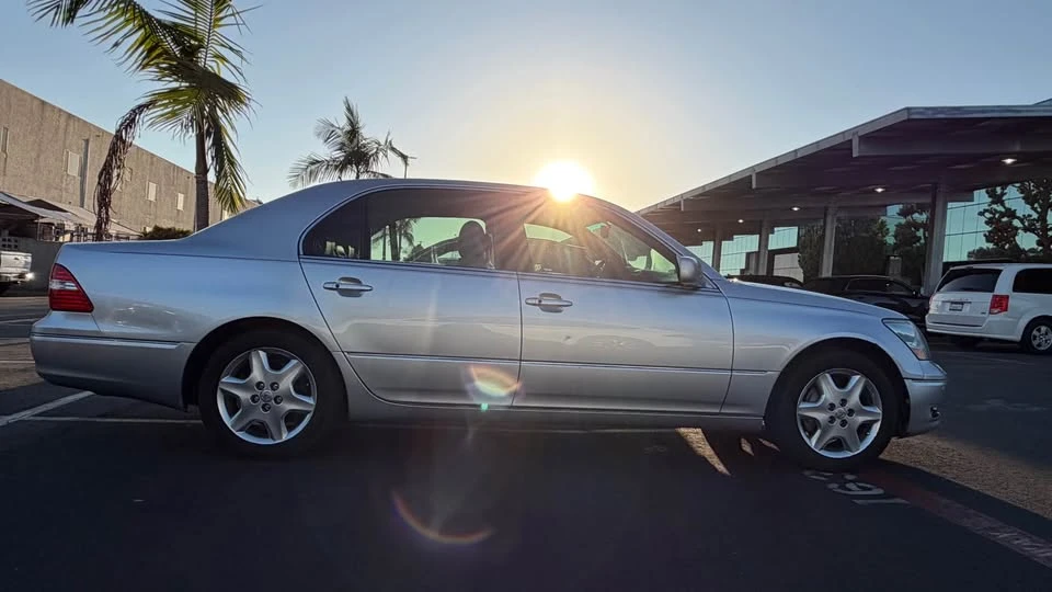 2004 Lexus LS 3rd Gen - Image 5 of 11