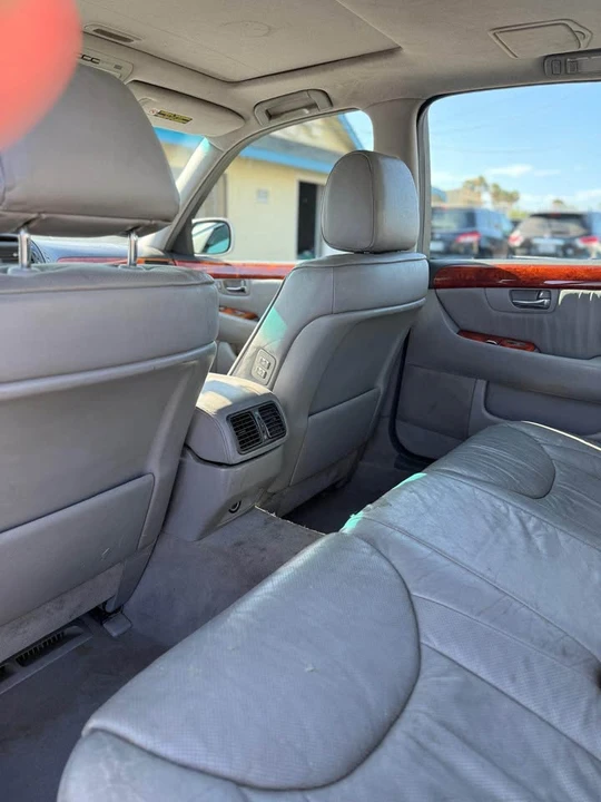2004 Lexus LS 3rd Gen - Image 17 of 18