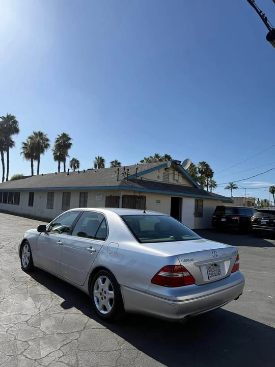 2004 Lexus LS 3rd Gen - Image 7 of 18