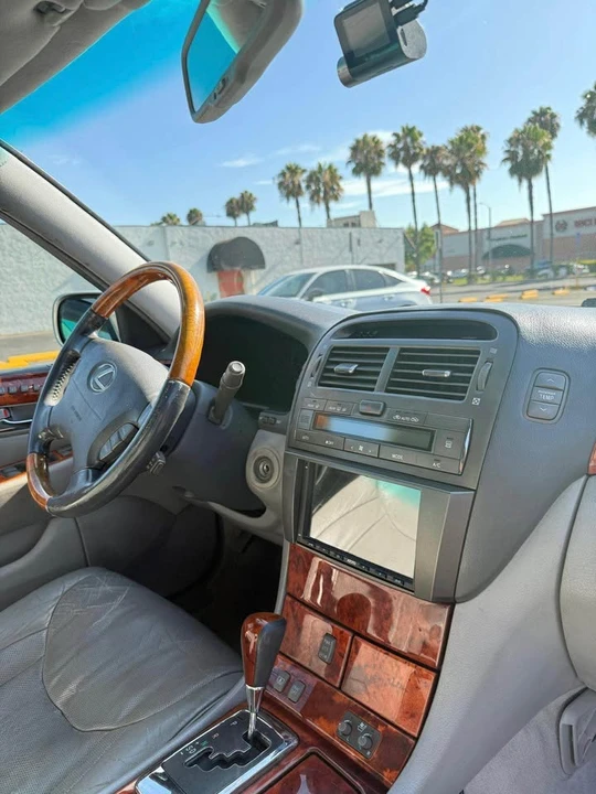 2004 Lexus LS 3rd Gen - Image 18 of 18