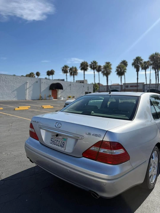 2004 Lexus LS 3rd Gen - Image 9 of 18