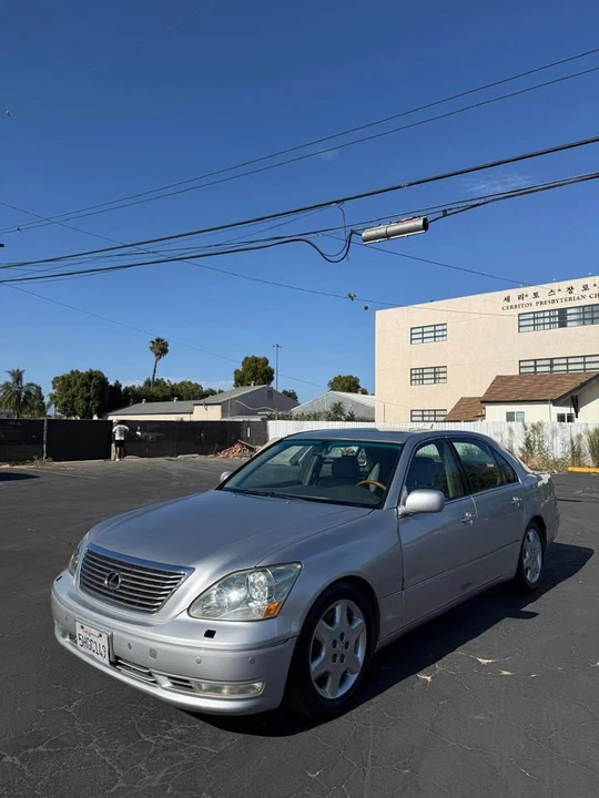 2004 Lexus LS 3rd Gen - Image 9 of 18