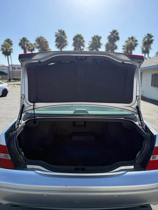 2004 Lexus LS 3rd Gen - Image 11 of 18