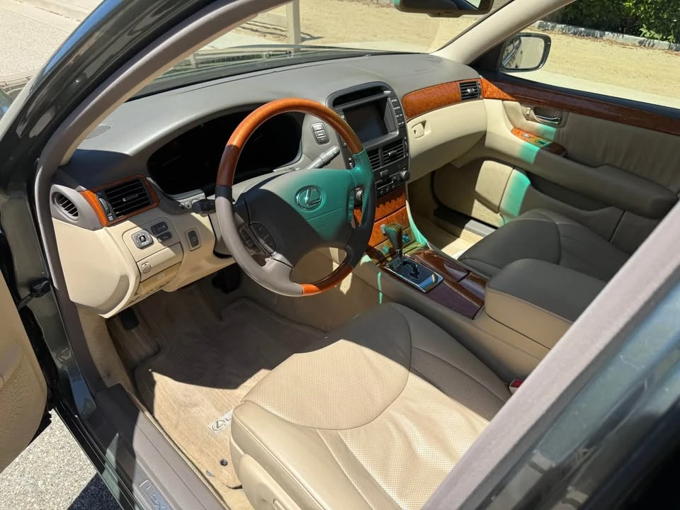 2004 Lexus LS 3rd Gen - Image 9 of 20