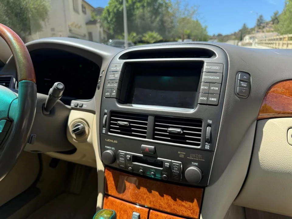 2004 Lexus LS 3rd Gen - Image 14 of 20