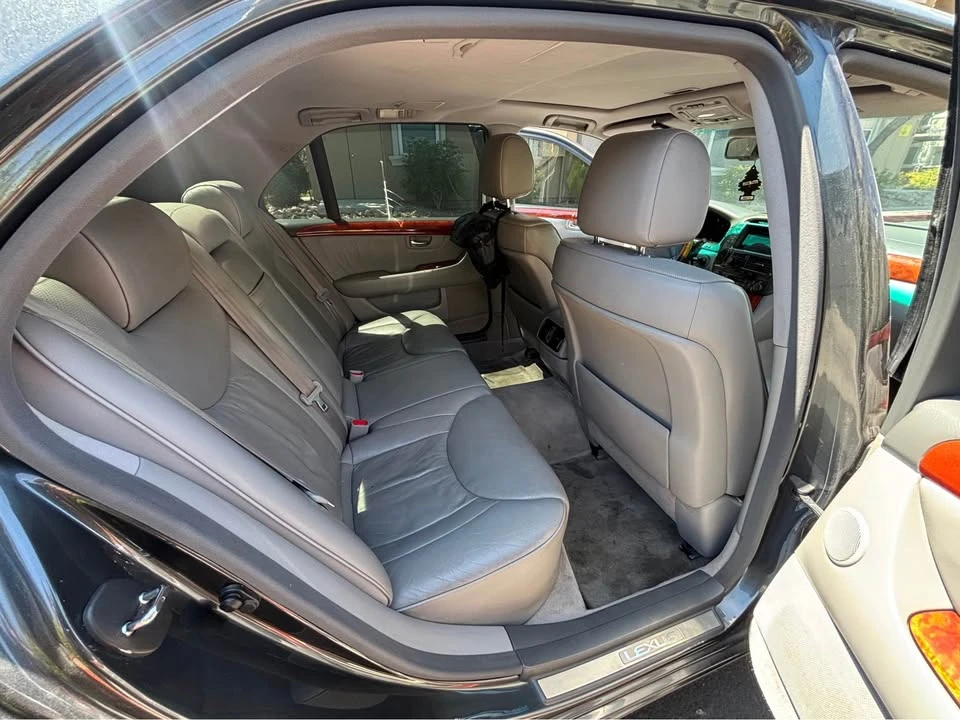 2004 Lexus LS 3rd Gen - Image 11 of 20