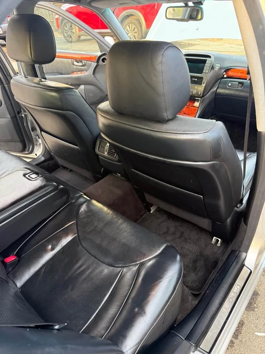 2004 Lexus LS 3rd Gen - Image 11 of 15