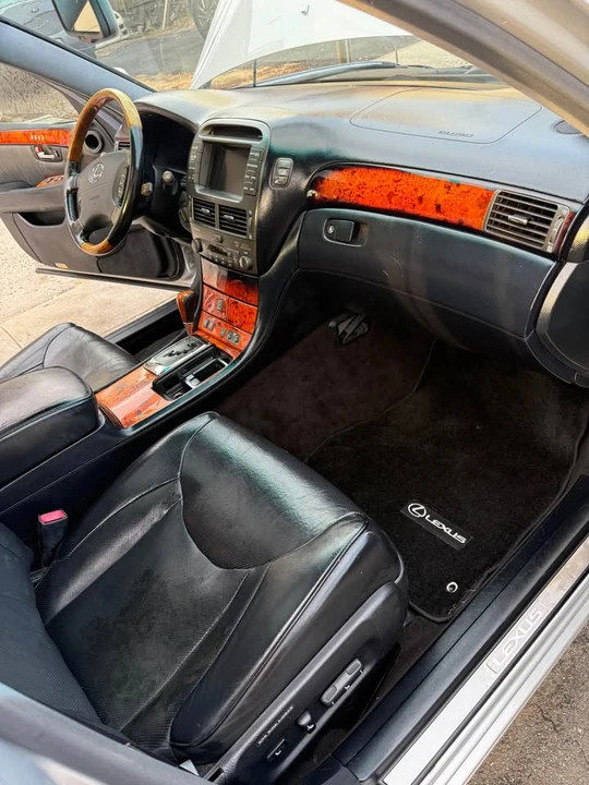 2004 Lexus LS 3rd Gen - Image 13 of 15