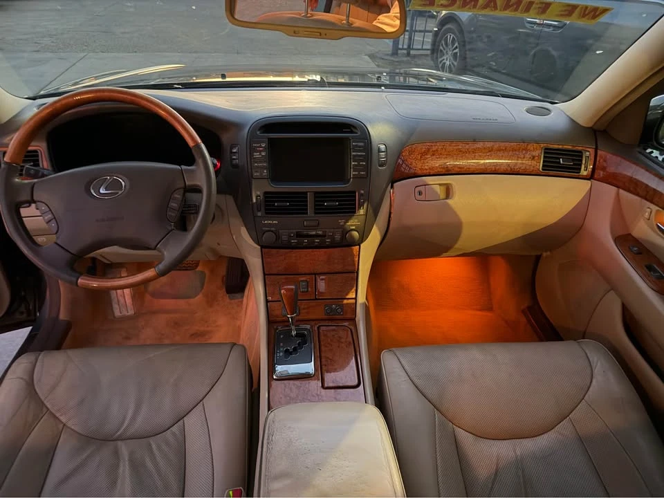 2004 Lexus LS 3rd Gen - Image 13 of 17