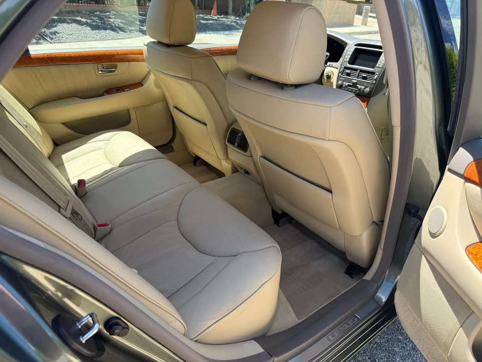 2004 Lexus LS 3rd Gen - Image 15 of 20