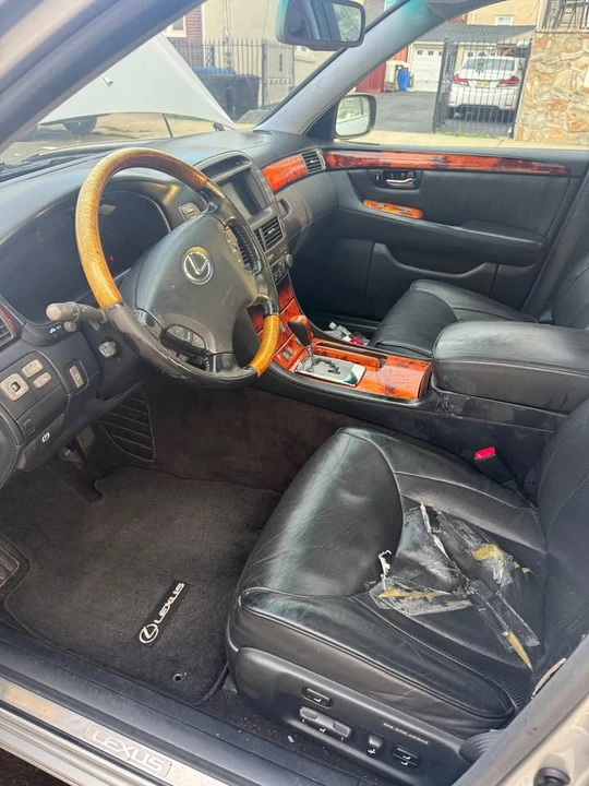 2004 Lexus LS 3rd Gen - Image 14 of 15