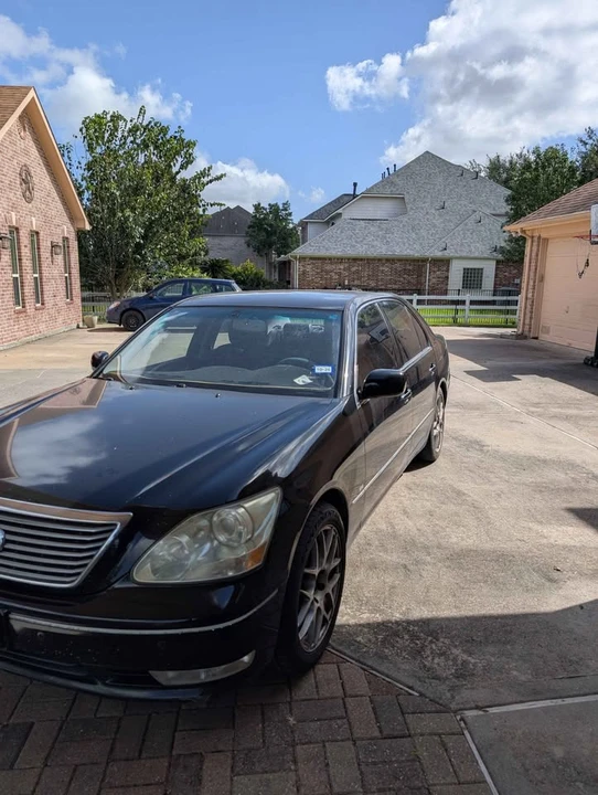 2004 Lexus LS 3rd Gen - Image 2 of 9