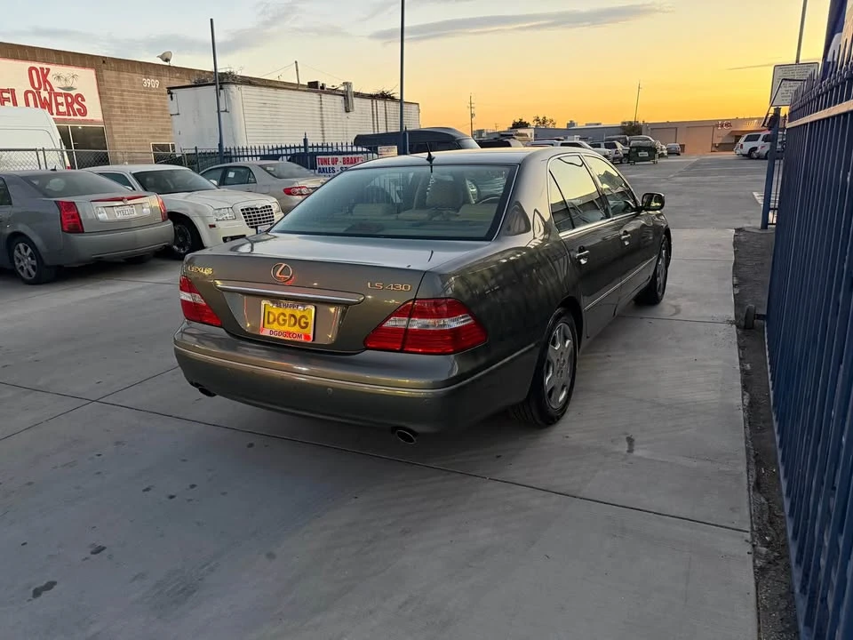 2004 Lexus LS 3rd Gen - Image 5 of 17