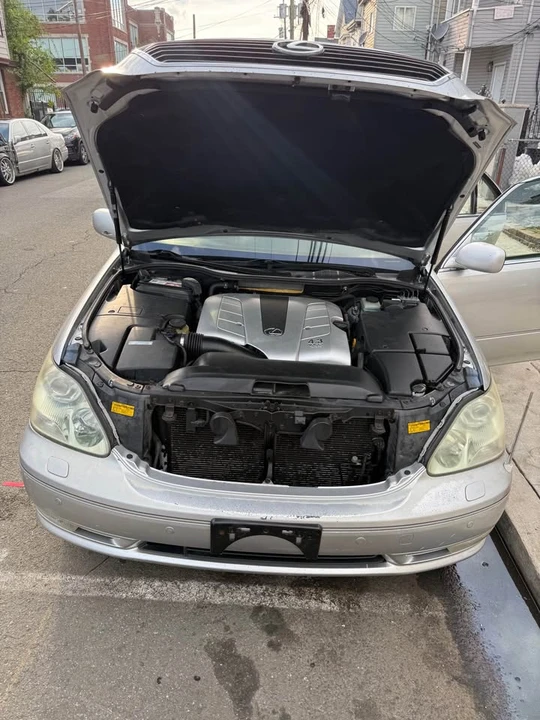 2004 Lexus LS 3rd Gen - Image 15 of 15