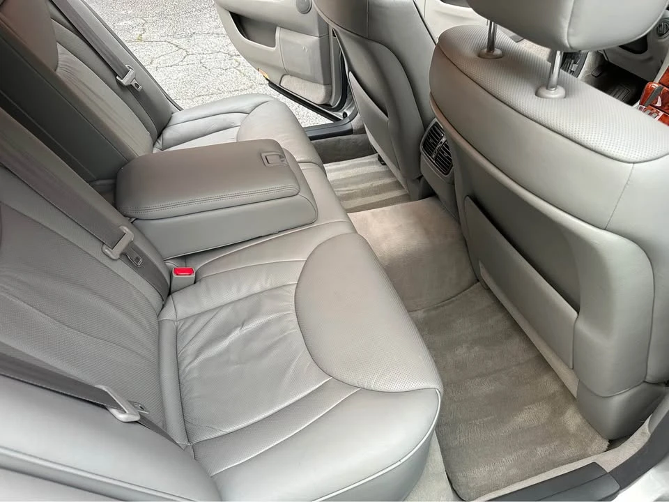 2004 Lexus LS 3rd Gen - Image 12 of 20