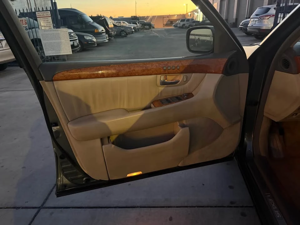2004 Lexus LS 3rd Gen - Image 11 of 17