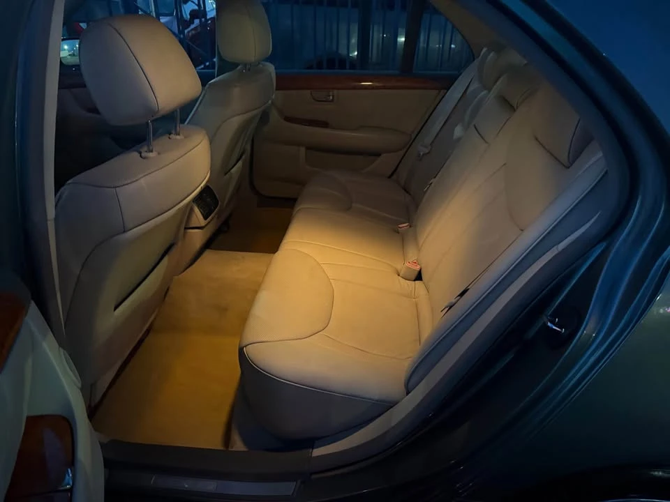2004 Lexus LS 3rd Gen - Image 12 of 17