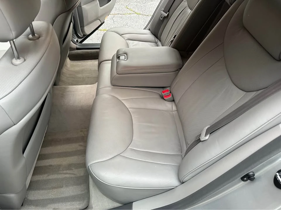 2004 Lexus LS 3rd Gen - Image 11 of 20