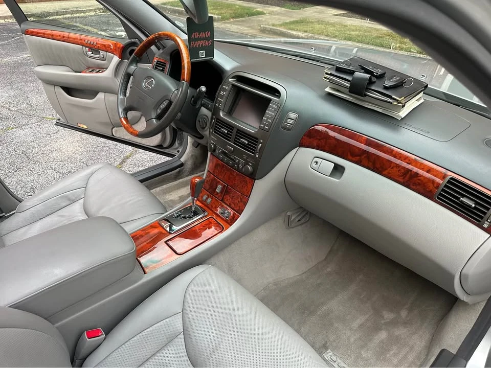 2004 Lexus LS 3rd Gen - Image 14 of 20