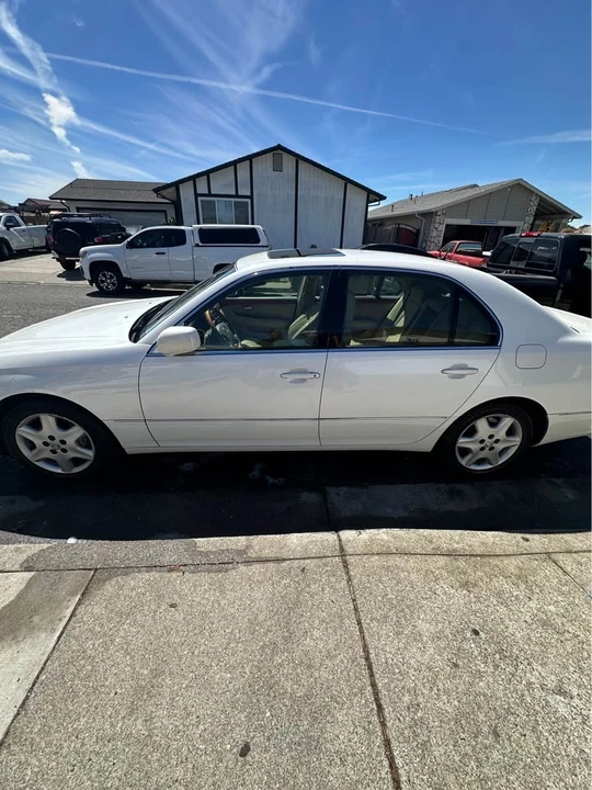 2004 Lexus LS 3rd Gen - Image 11 of 12