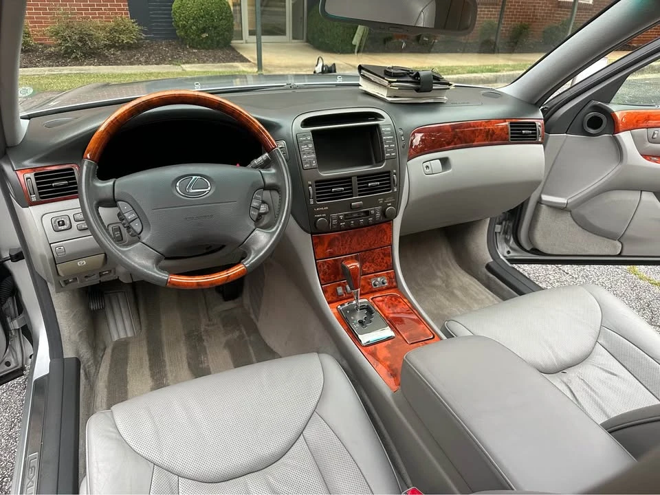 2004 Lexus LS 3rd Gen - Image 17 of 20
