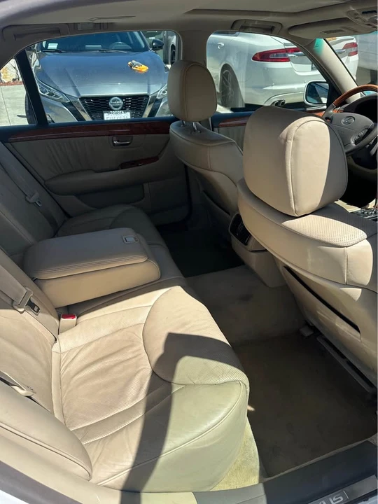 2004 Lexus LS 3rd Gen - Image 9 of 12