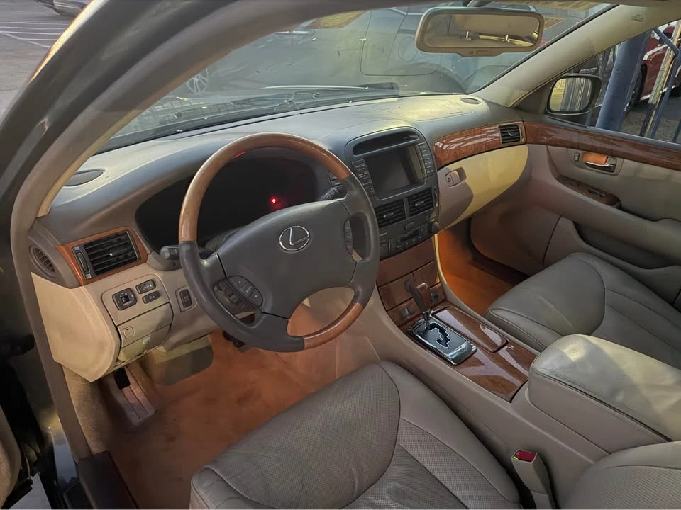 2004 Lexus LS 3rd Gen - Image 10 of 17