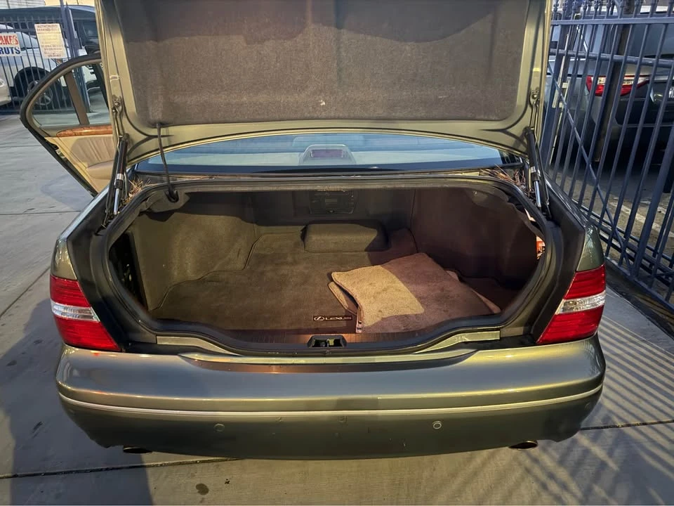 2004 Lexus LS 3rd Gen - Image 15 of 17