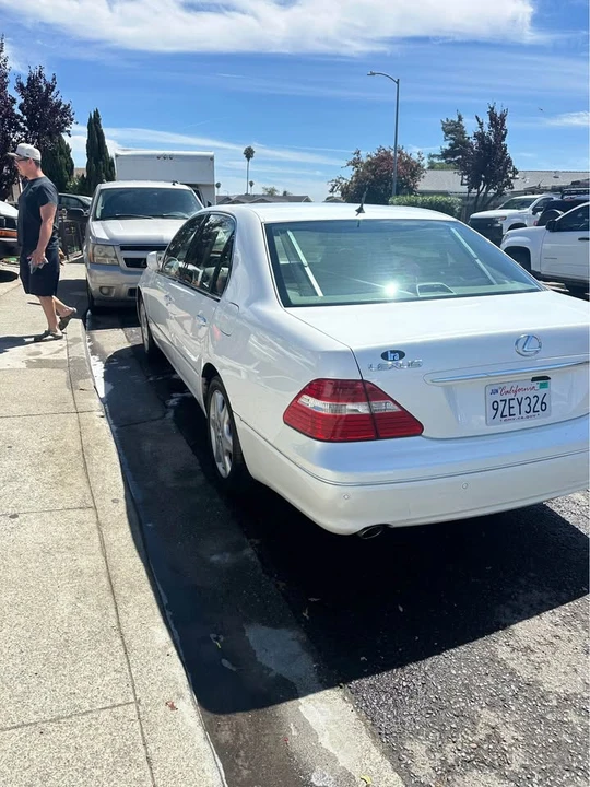 2004 Lexus LS 3rd Gen - Image 3 of 12