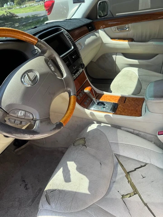 2004 Lexus LS 3rd Gen - Image 5 of 10