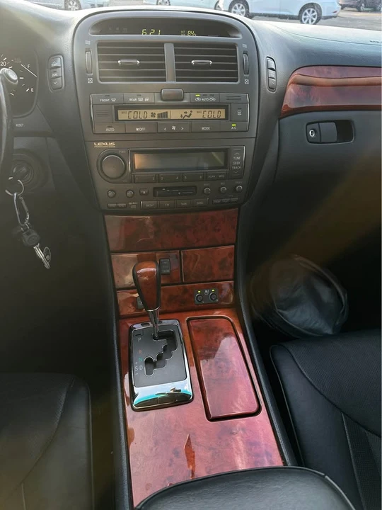 2004 Lexus LS 3rd Gen - Image 10 of 12
