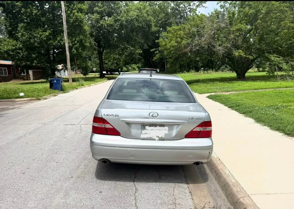 2004 Lexus LS 3rd Gen - Image 3 of 5