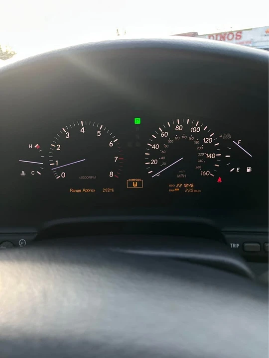 2004 Lexus LS 3rd Gen - Image 9 of 12