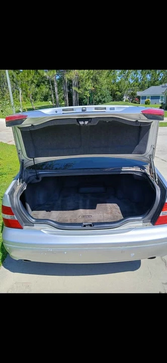 2004 Lexus LS 3rd Gen - Image 17 of 18
