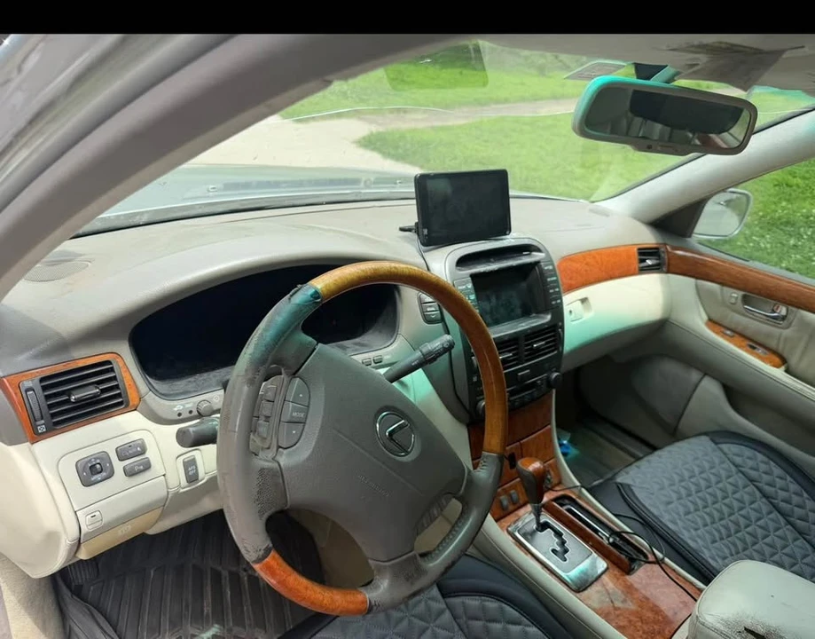 2004 Lexus LS 3rd Gen - Image 4 of 5