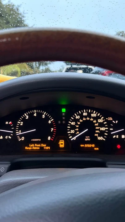 2004 Lexus LS 3rd Gen - Image 5 of 11