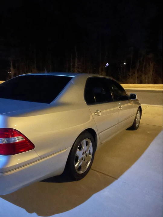 2004 Lexus LS 3rd Gen - Image 2 of 10