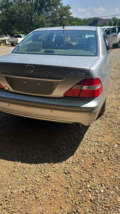 2004 Lexus LS 3rd Gen - Image 11 of 13
