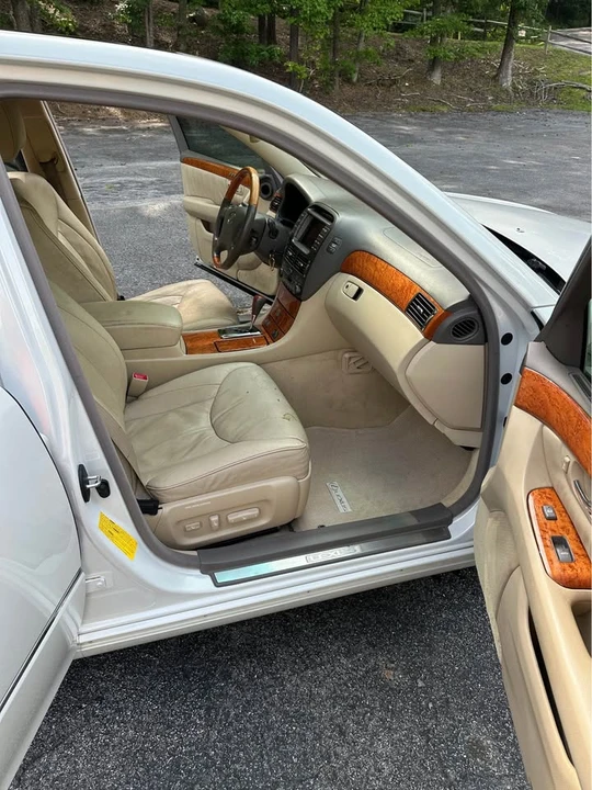 2004 Lexus LS 3rd Gen - Image 12 of 19