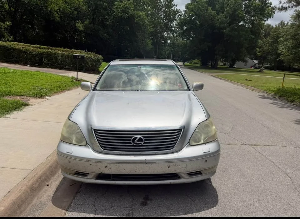 2004 Lexus LS 3rd Gen - Image 2 of 5